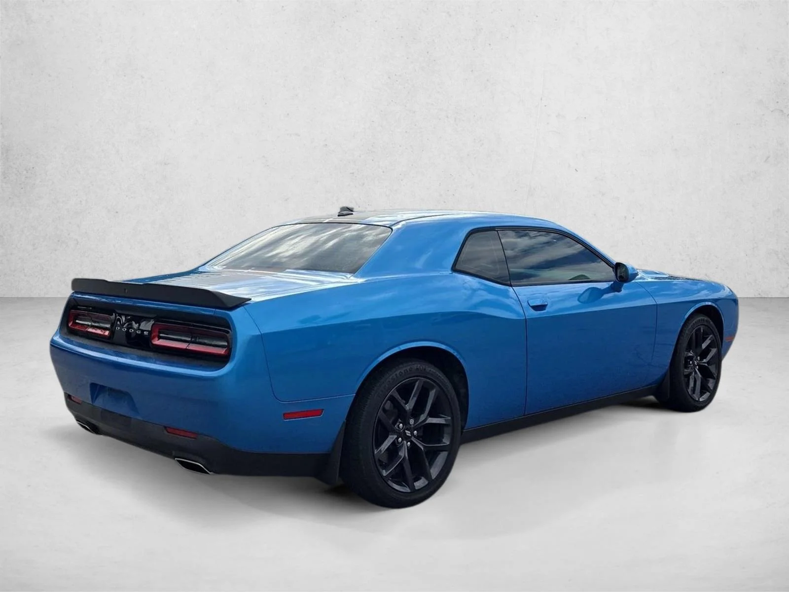 Used 2019 B5 Blue Pearlcoat Dodge SXT image 5
