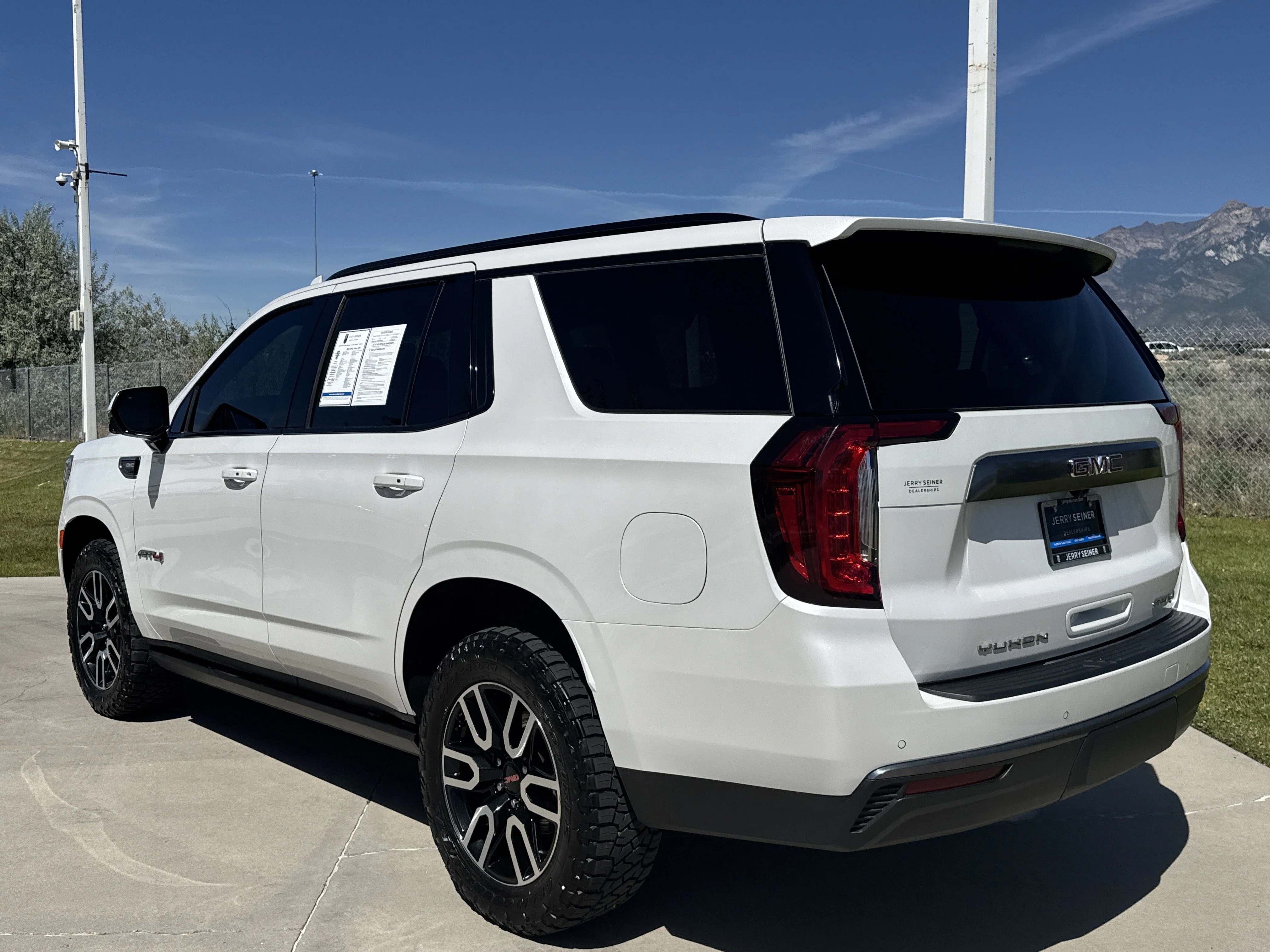 Used 2023 White Frost Tricoat GMC AT4 image 3