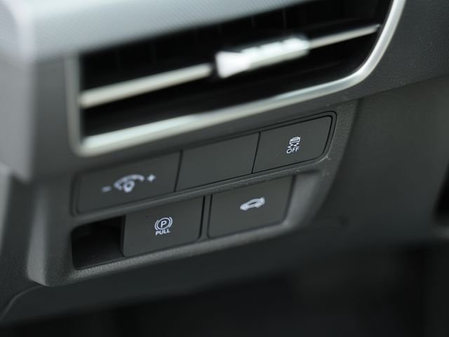 Used 2024 Aero Silver Hyundai SEL image 18