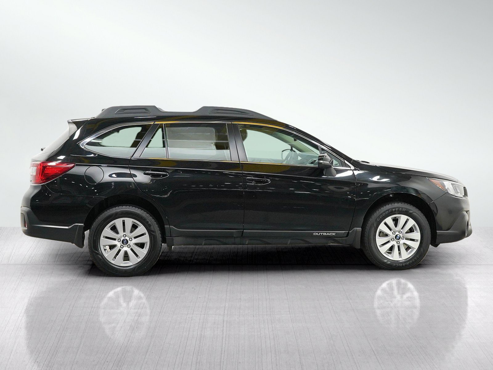 Used 2018 Crystal Black Pearl Subaru 2.5i Premium image 6