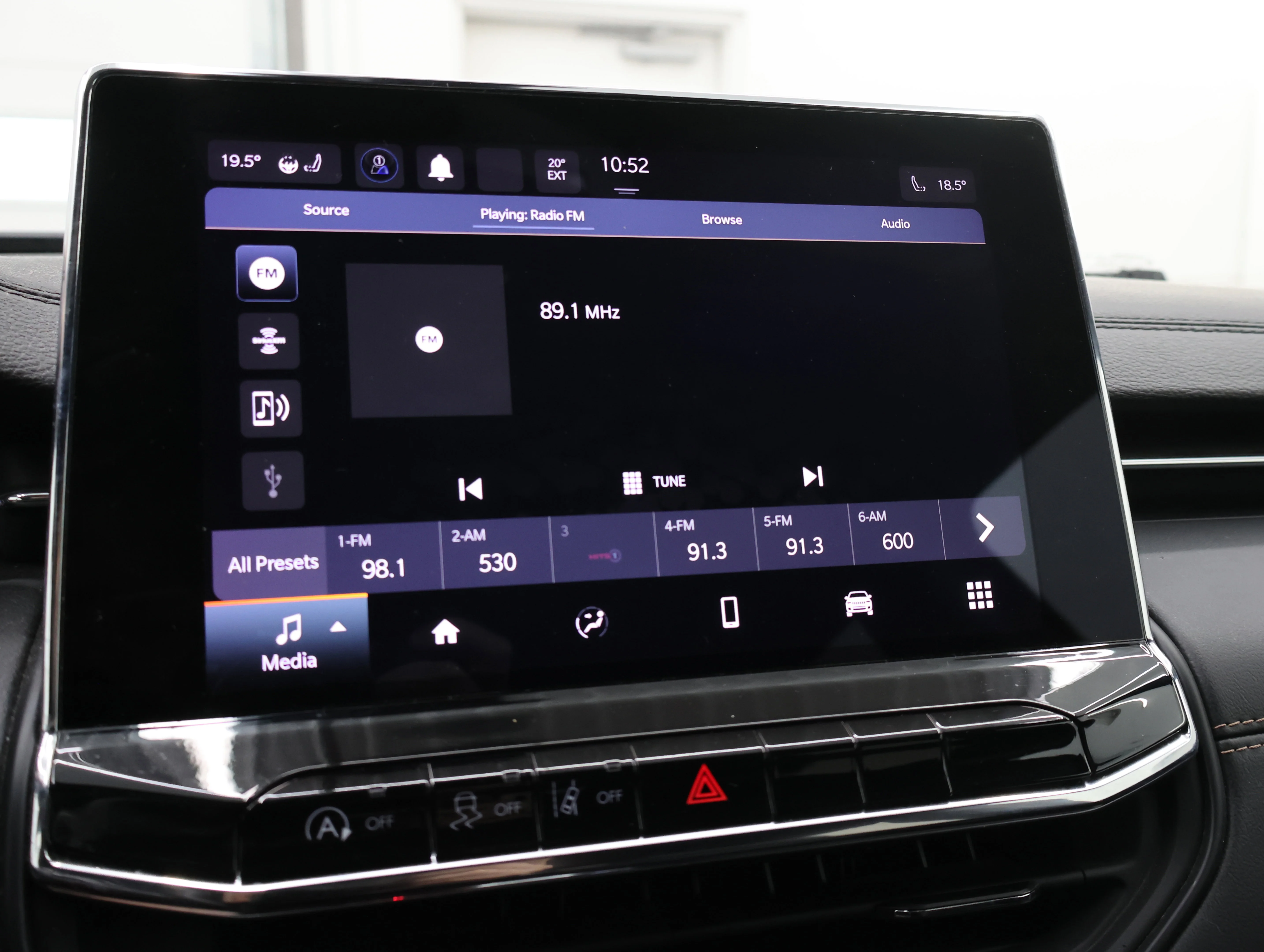 Used 2022 Redline Pearlcoat Jeep Limited image 11