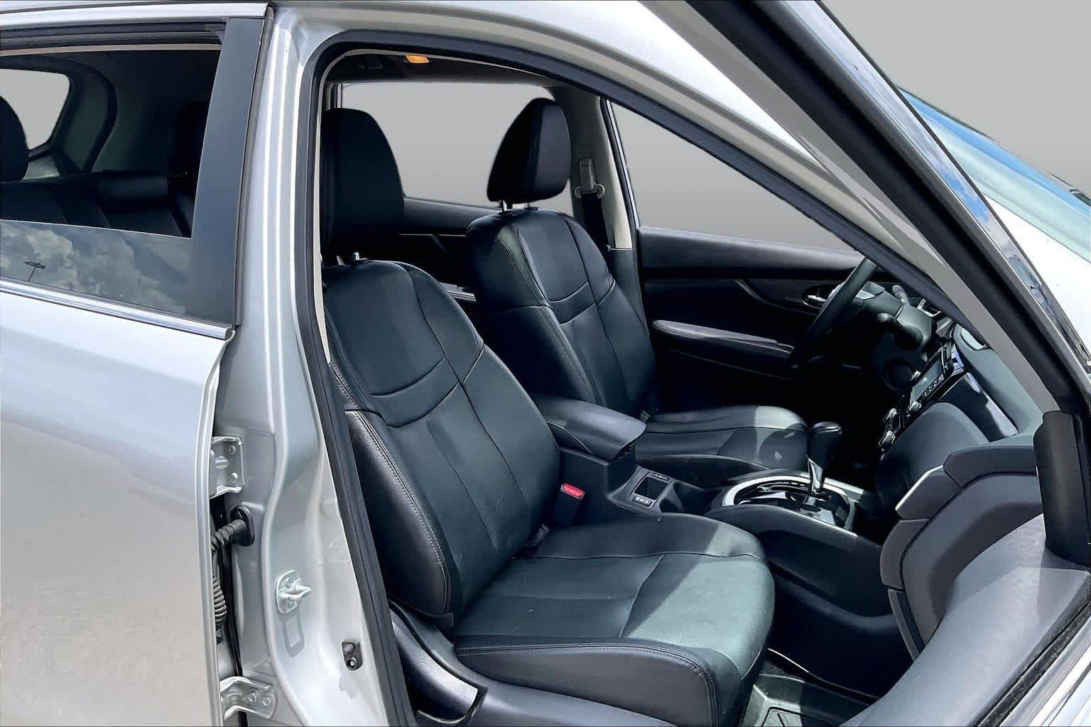 Used 2016 BRILLIANT SILVE Nissan SL image 9