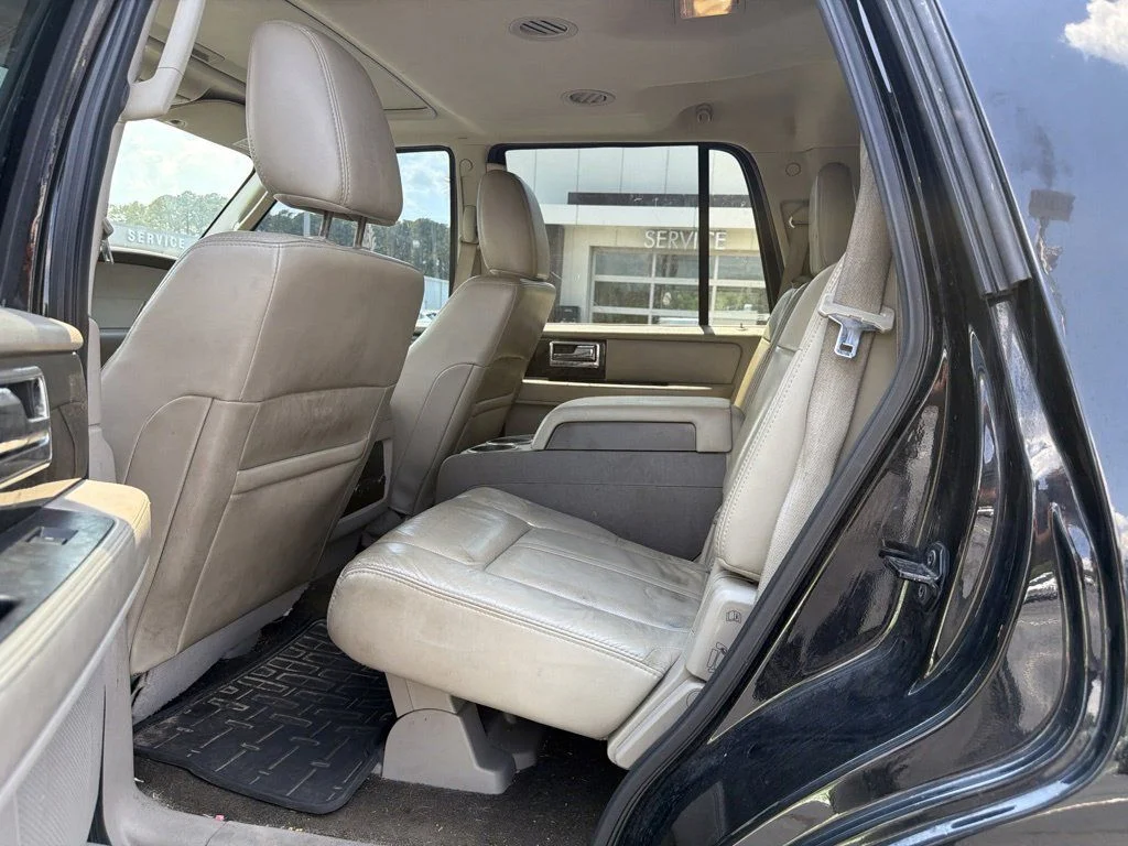 Used 2015 Tuxedo Black Metallic Lincoln Base image 8