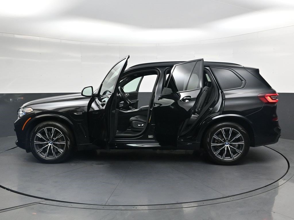 Used 2022 Black Sapphire Metallic BMW xDrive45e image 37