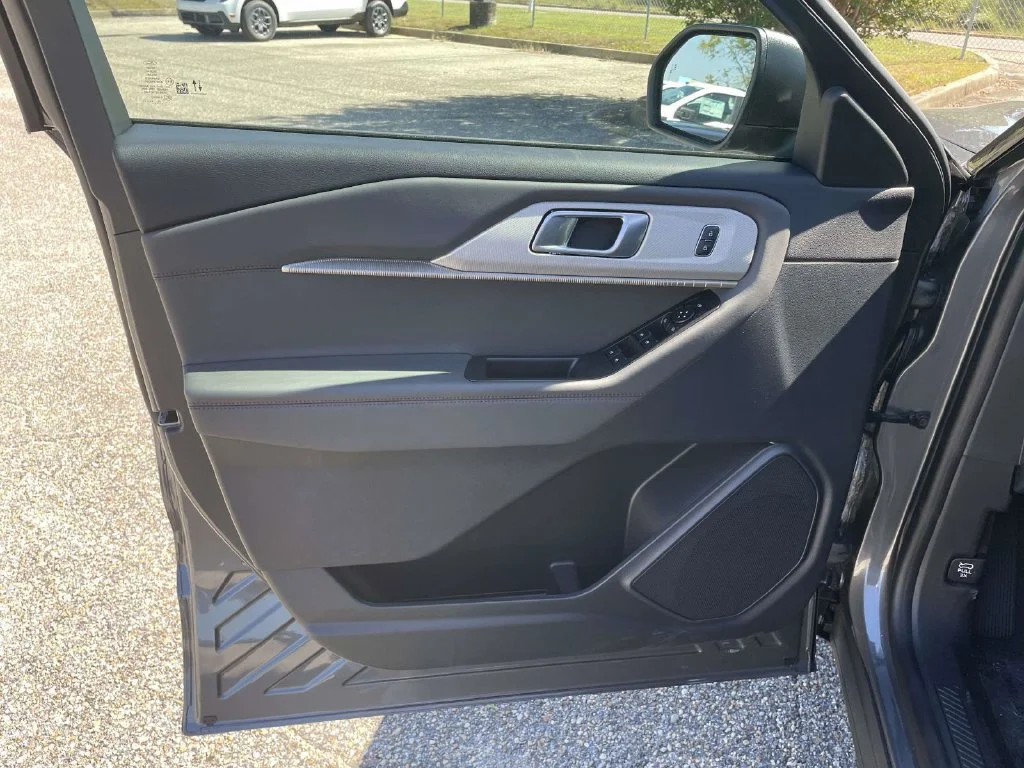 New 2027 Gray Ford Active image 15