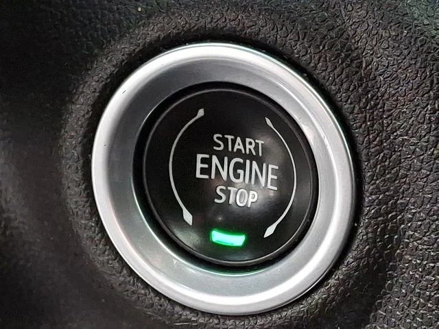 Used 2022 Silver GMC Denali image 22