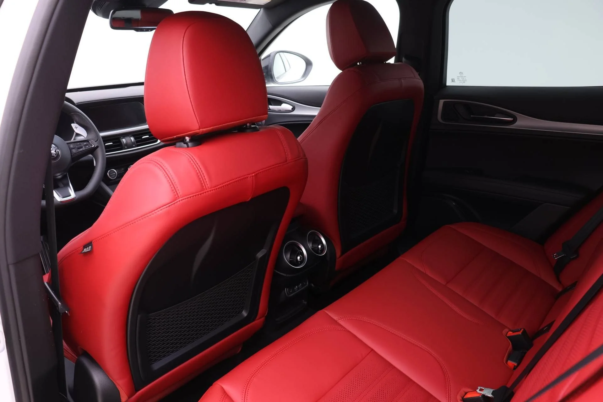 New 2026 Milano White Exterior Paint Alfa Romeo Base image 13