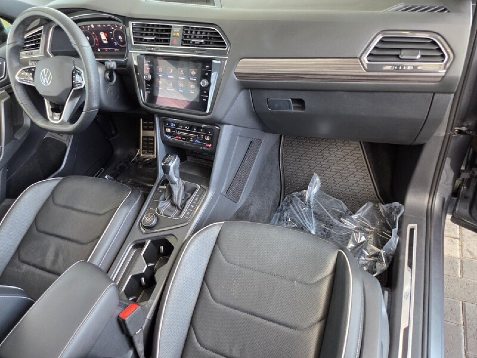 Used 2022 GRAY Volkswagen SEL R-Line image 20
