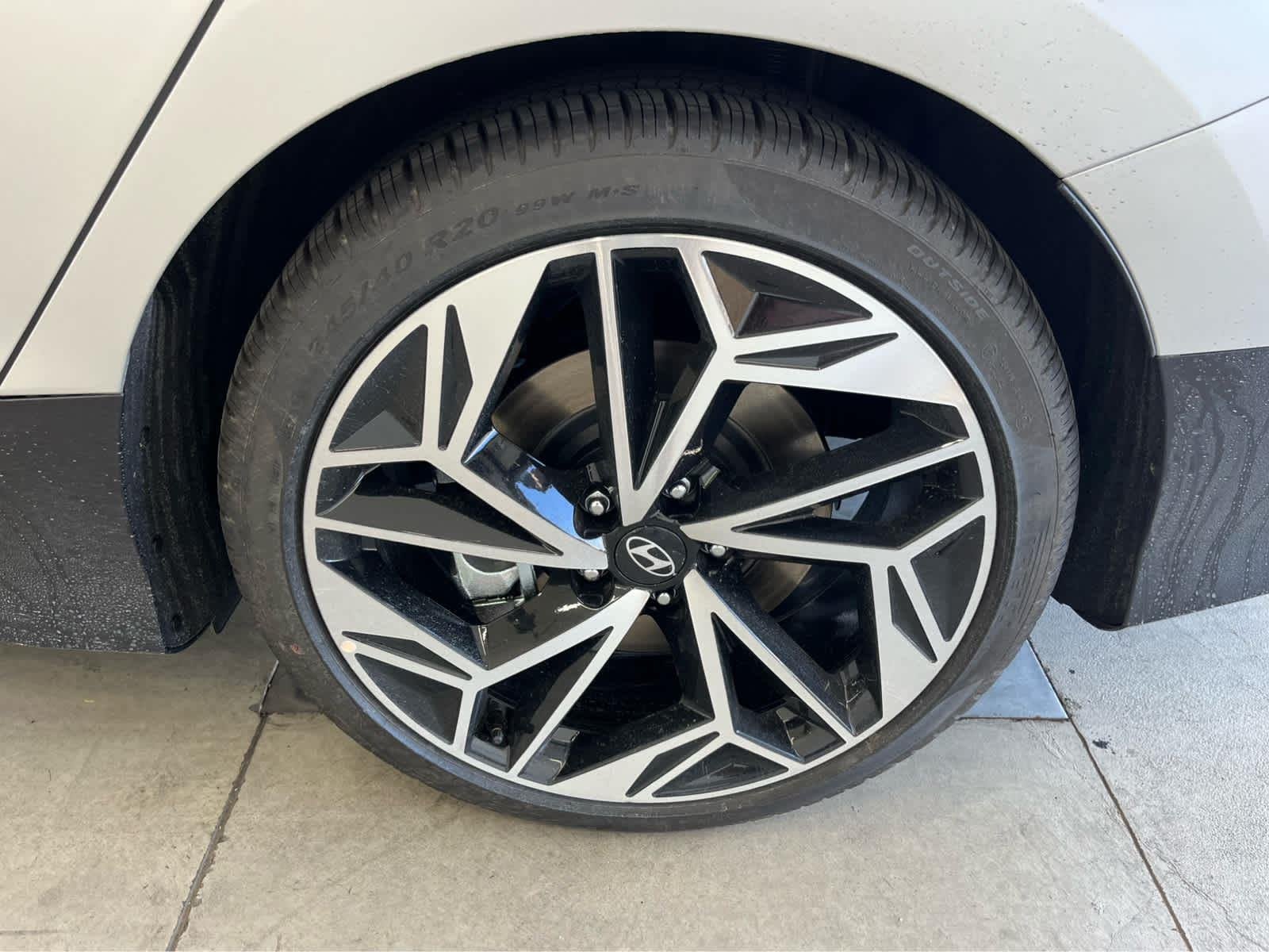 Used 2025 Gravity Gold Matte Hyundai SEL image 10