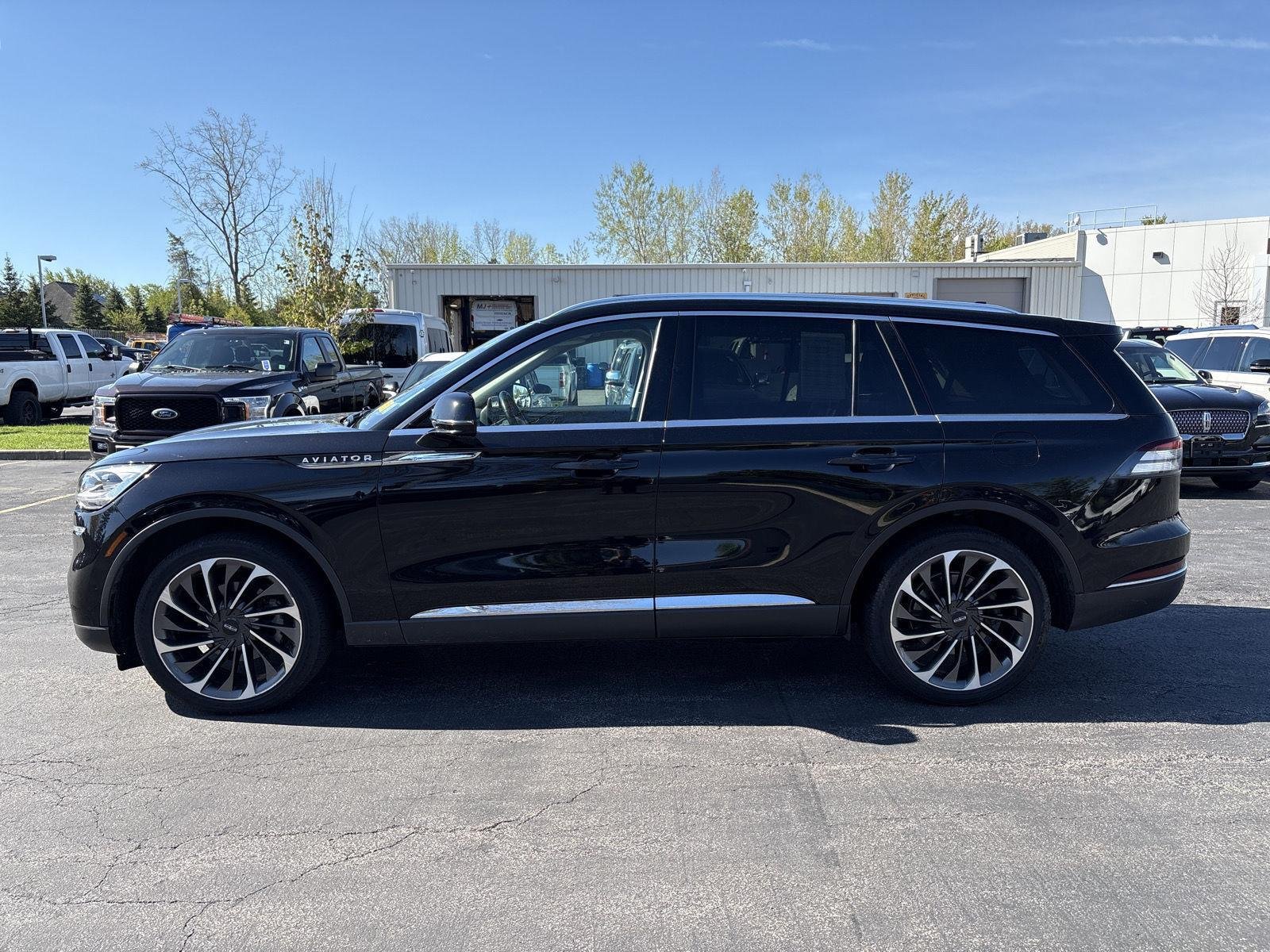 Used 2020 Infinite Black Metallic Lincoln Reserve image 5