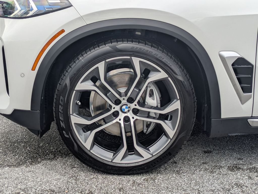 New 2026 Mineral White Metallic BMW xDrive40i image 9