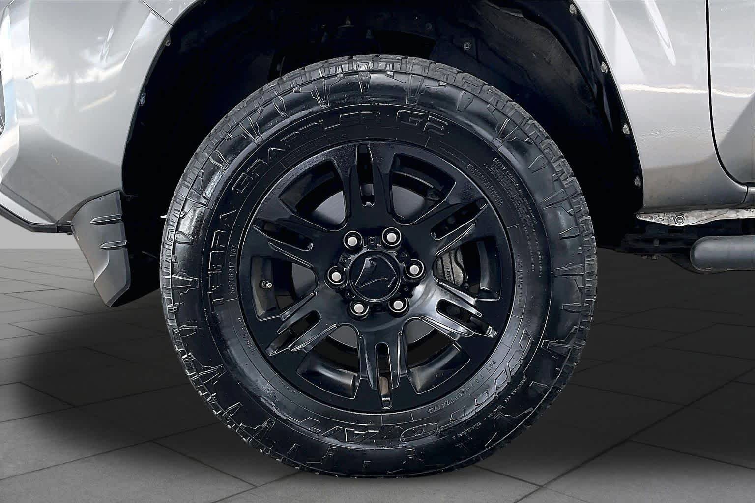Used 2018 Silver Sky Metallic Toyota SR image 11