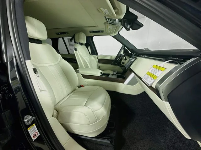 New 2026 Santorini Black Land Rover SE image 30