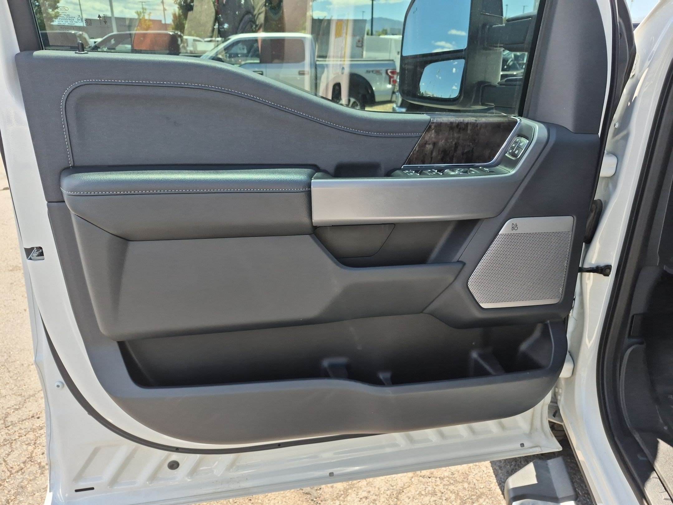 Used 2024 White Metallic Ford LARIAT image 13