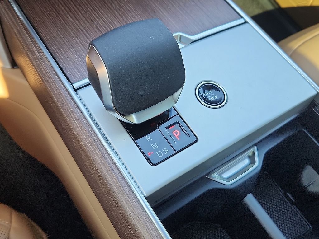 New 2026 Belgravia Green Land Rover SE image 7