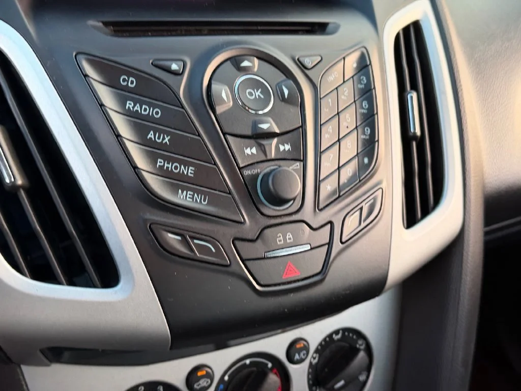 Used 2013 Ruby Red Metallic Ford SE image 20