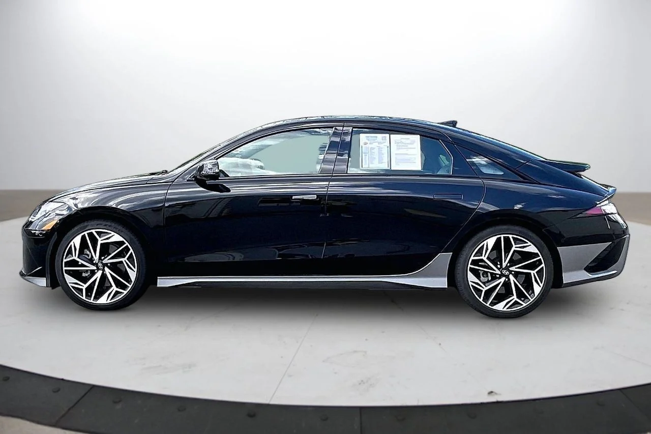 Used 2024 Black Hyundai Limited image 5