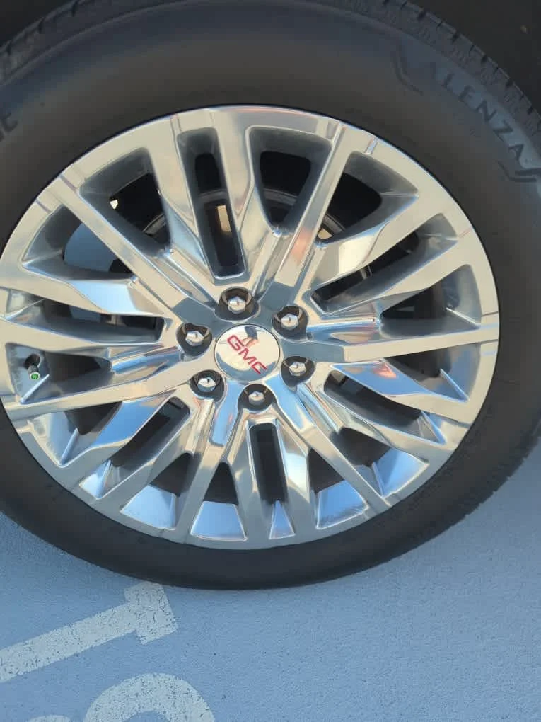 Used 2025 White Frost Tricoat GMC Denali image 13