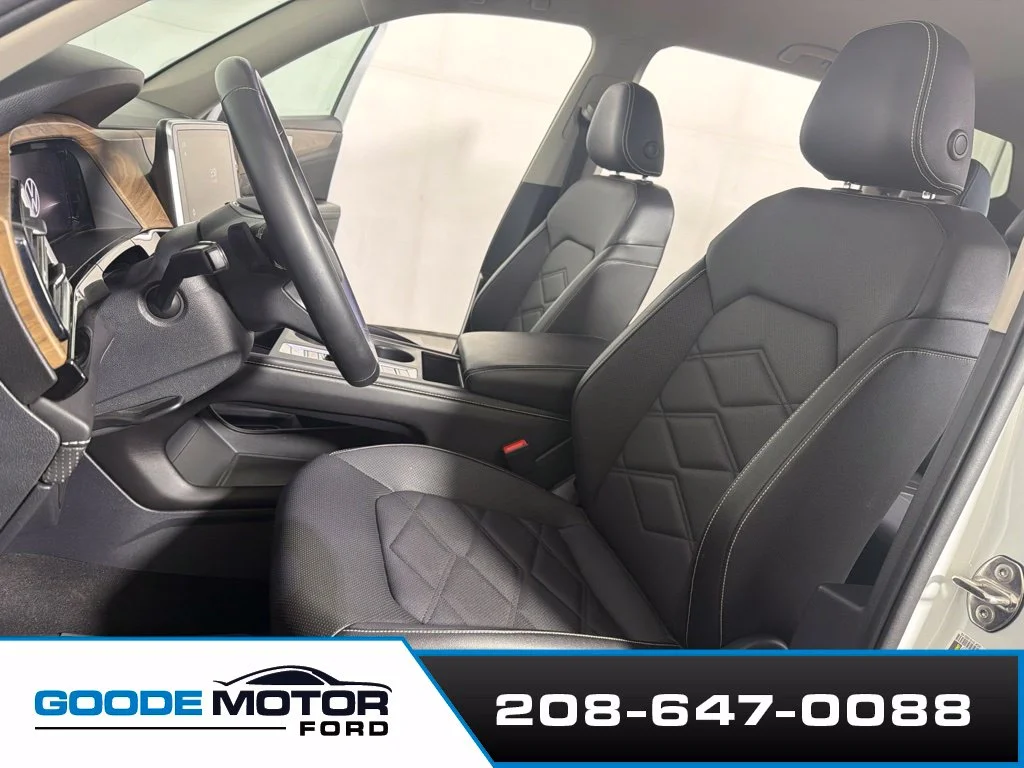 Certified Used 2025 Pure White Volkswagen 2.0T SE image 10