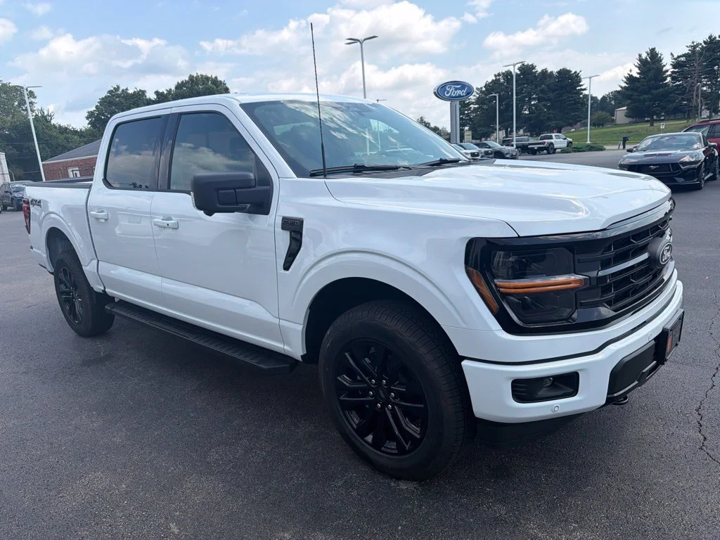 New 2026 Oxford White Ford XLT image 6