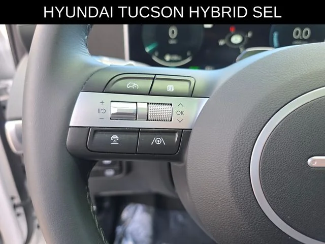 Used 2025 White Hyundai SEL Convenience image 29