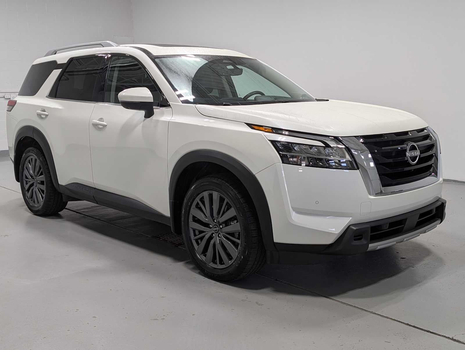 Used 2024 Pearl White Tricoat Nissan SL image 6