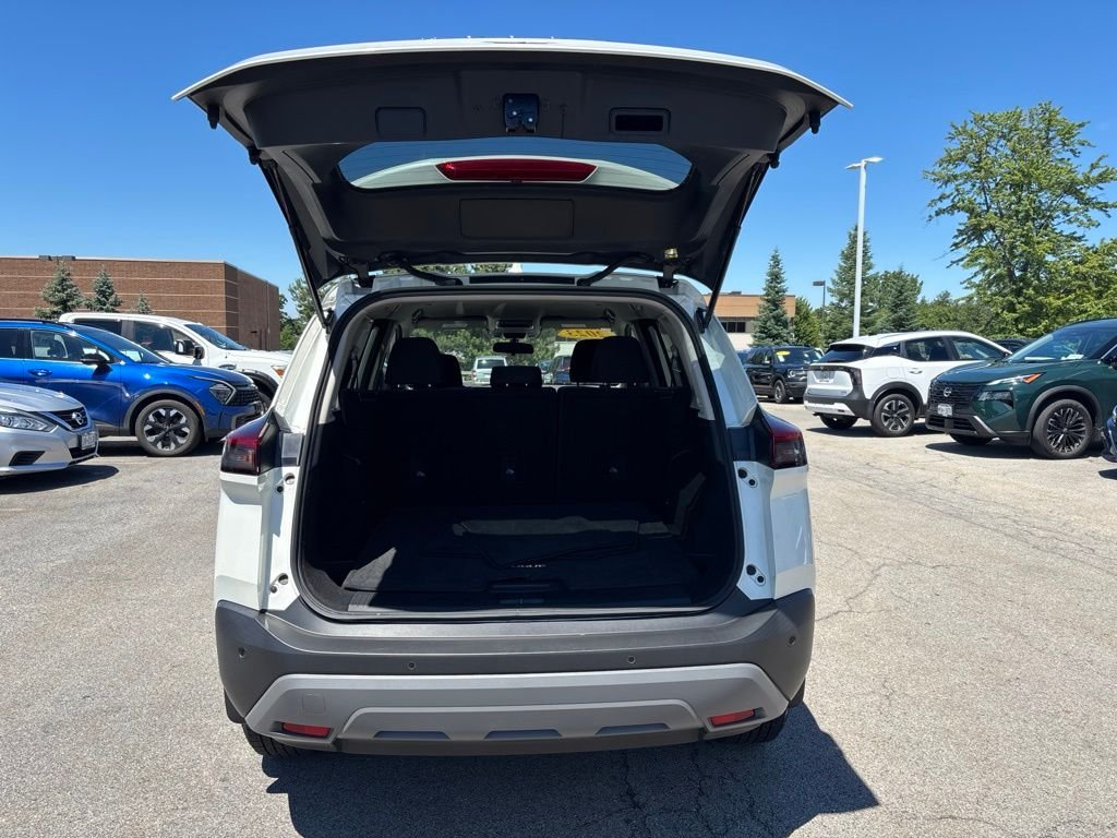 Used 2023 White Nissan SV image 6
