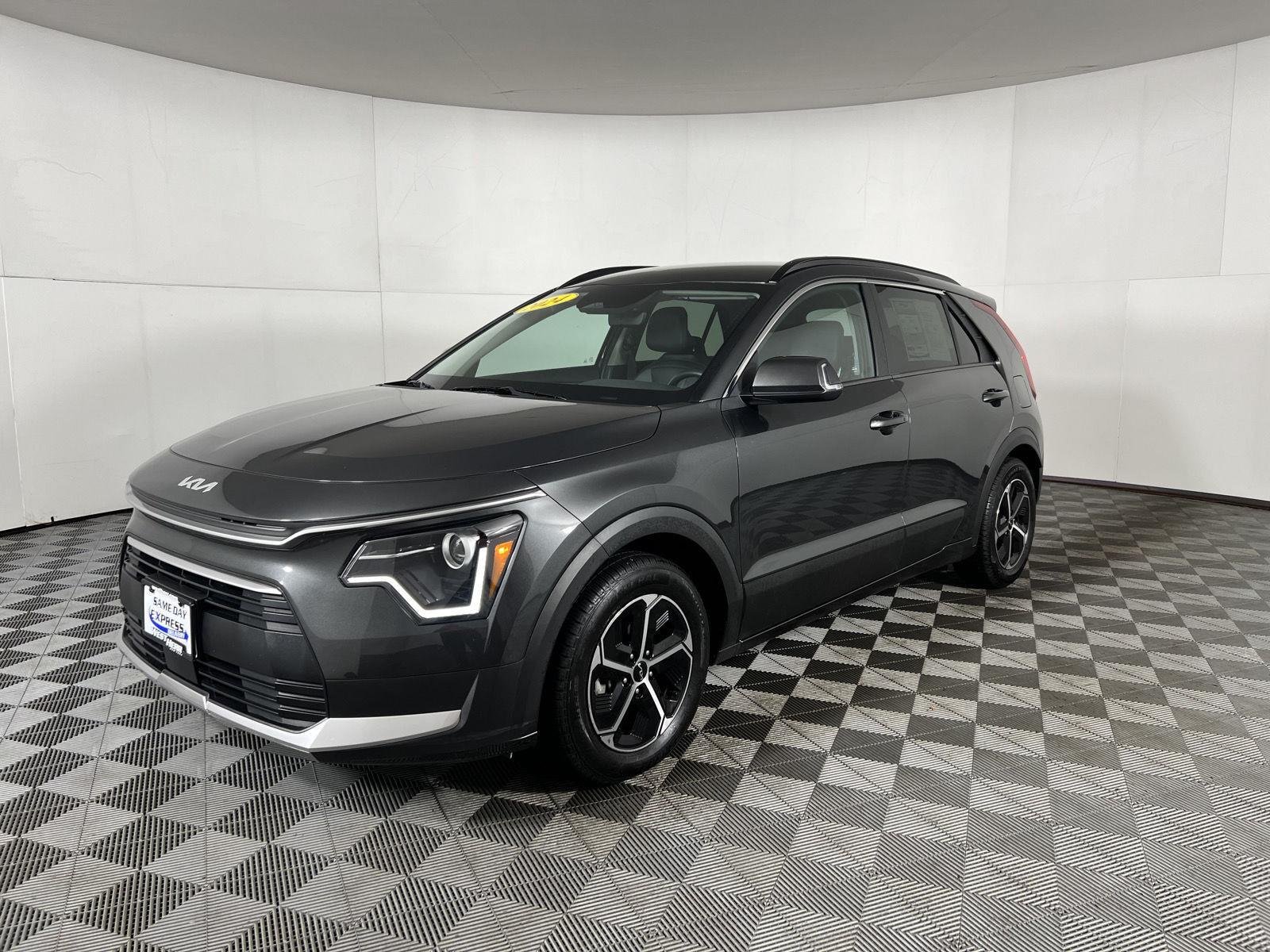 Used 2024 Graphite Gray Kia EX image 4