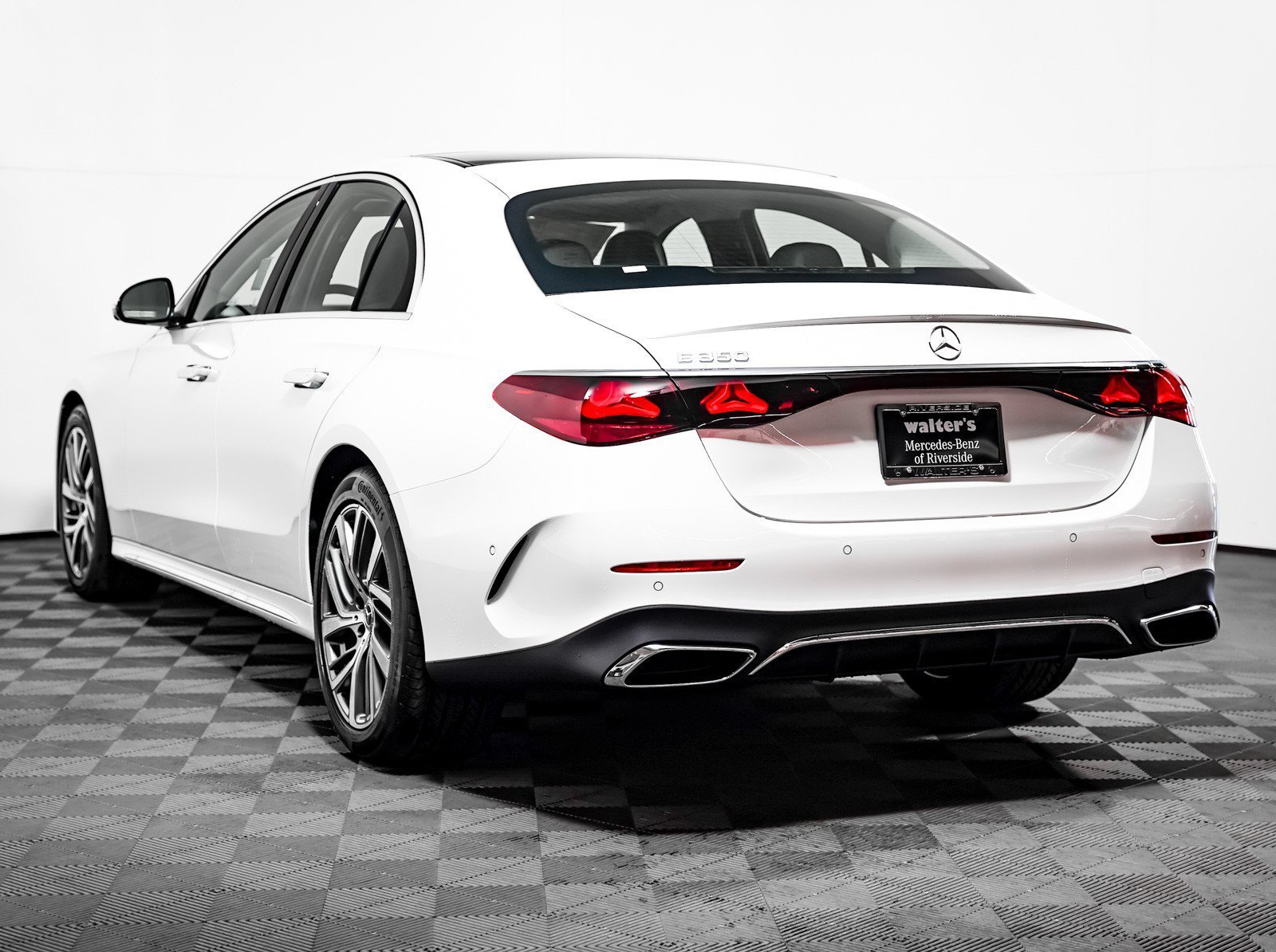 New 2027 Polar White Mercedes-Benz E 350 image 2