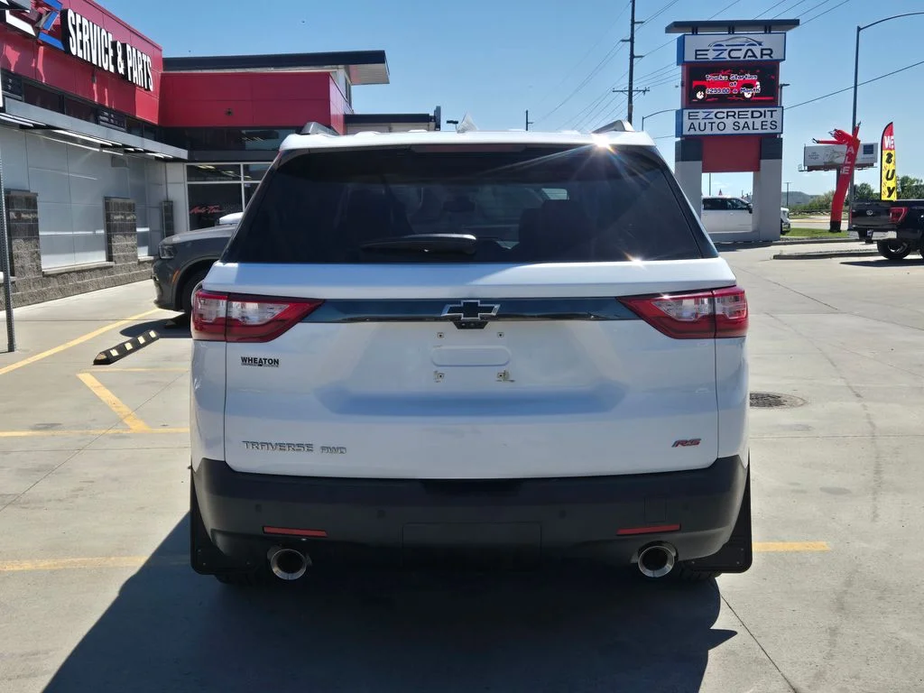 Used 2021  GMC SLE image 4
