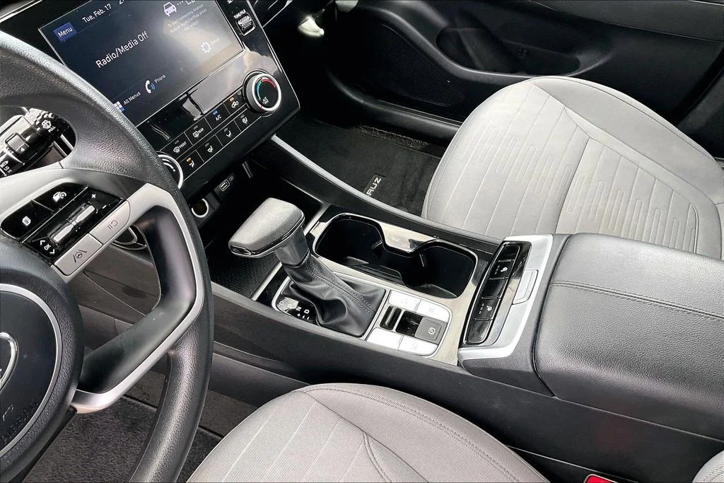 Used 2022 Black Hyundai SEL image 15
