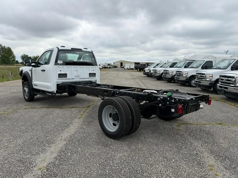 New 2026 Oxford White Ford XL 4WD Reg Cab 145" WB 60" CA image 3