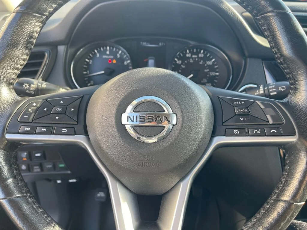 Used 2017 Brilliant Silver Nissan SV image 18