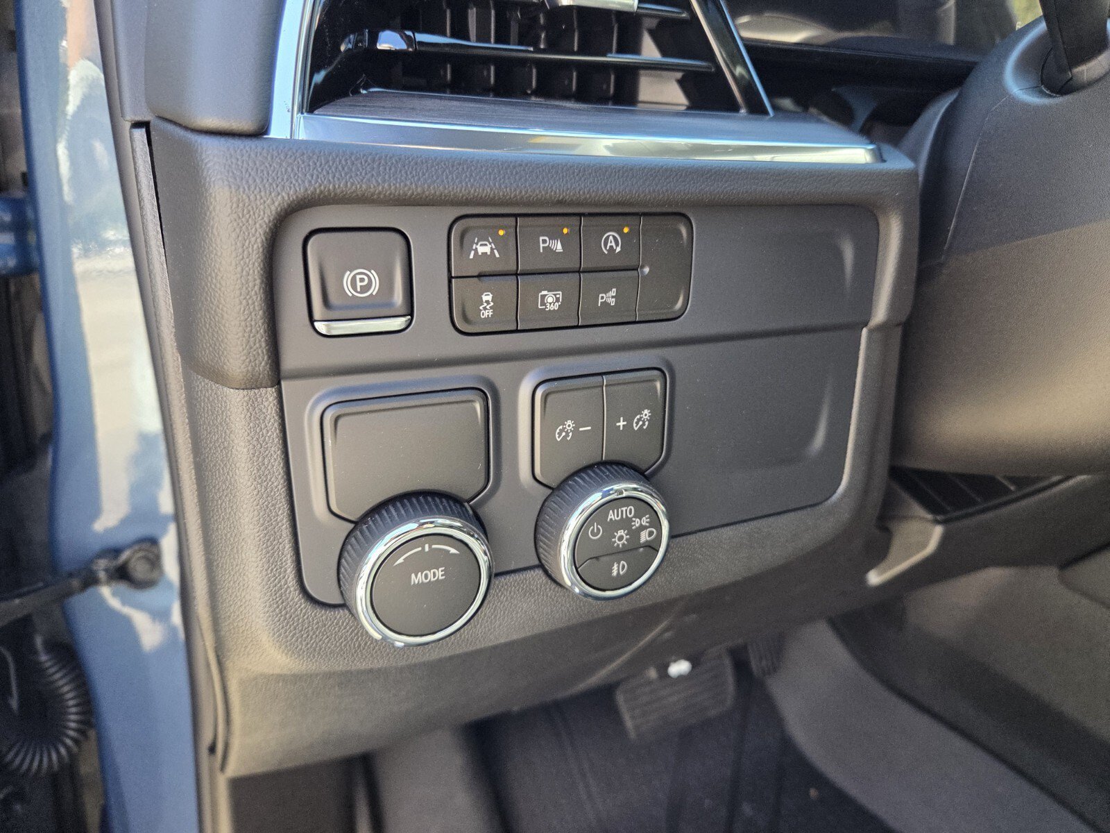New 2026 Lakeshore Blue Metallic Chevrolet LT image 25