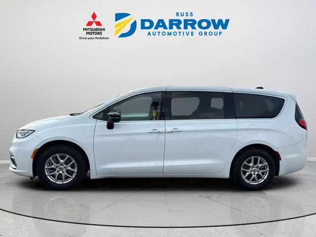 Used 2024 White Chrysler Touring L image 2