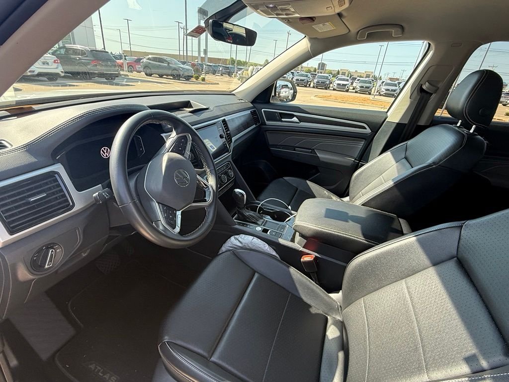 Used 2022  Volkswagen 3.6L V6 SE w/Technology image 9