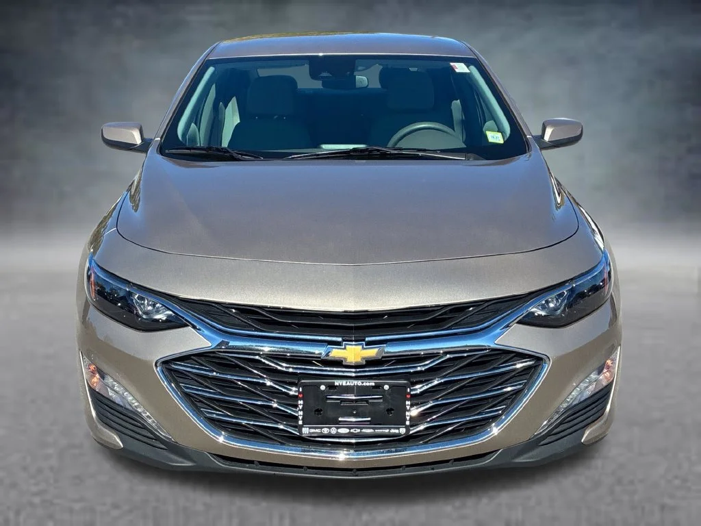 Used 2025 Mineral Gray Metallic Chevrolet 1LT image 10