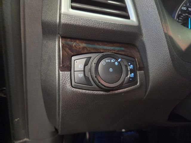 Used 2015  Ford Limited image 29