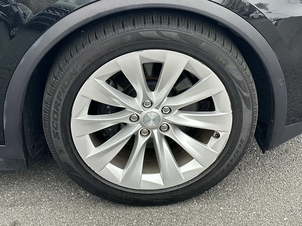 Used 2016 Black Tesla 60D image 10