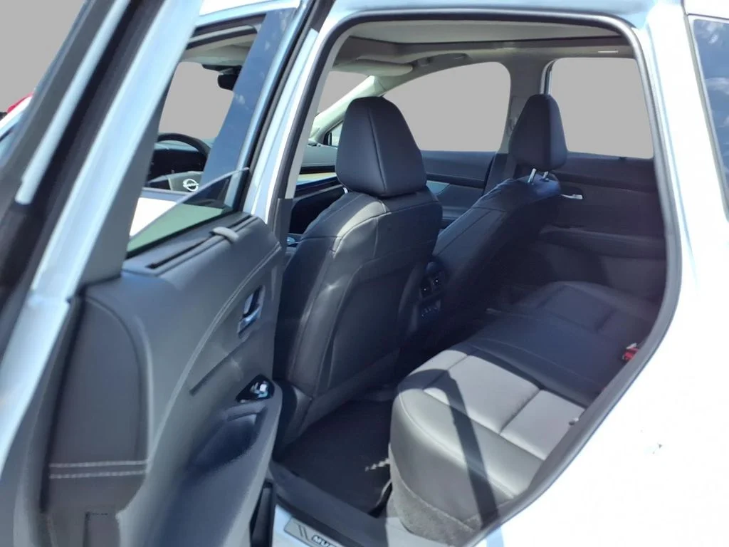New 2026 Everest White Pearl TriCoat Nissan Platinum image 23