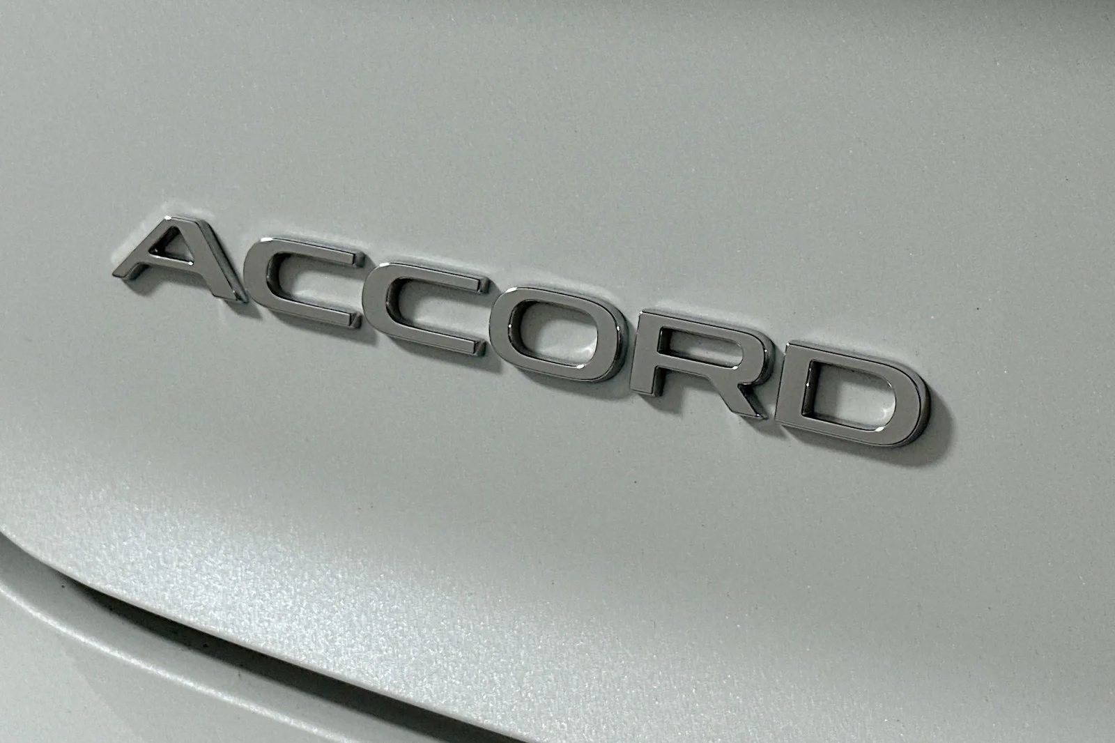 Used 2025 Platinum White Pearl Honda SE image 10