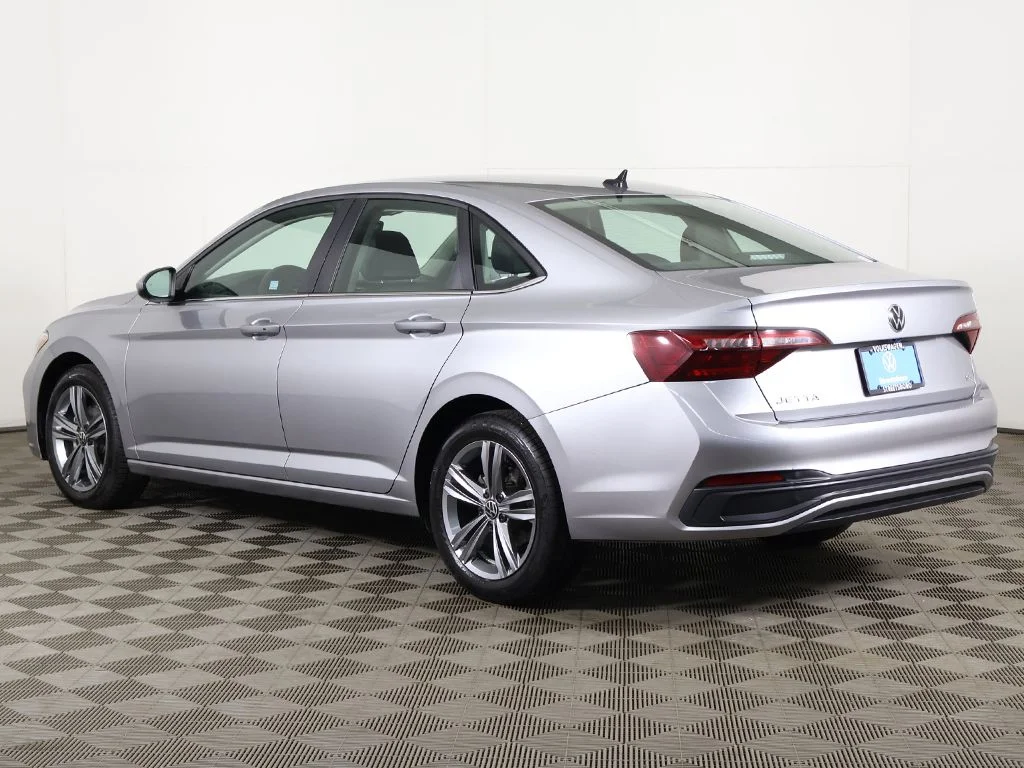 Used 2024 Pyrite Silver Metallic Volkswagen 1.5T SE image 8