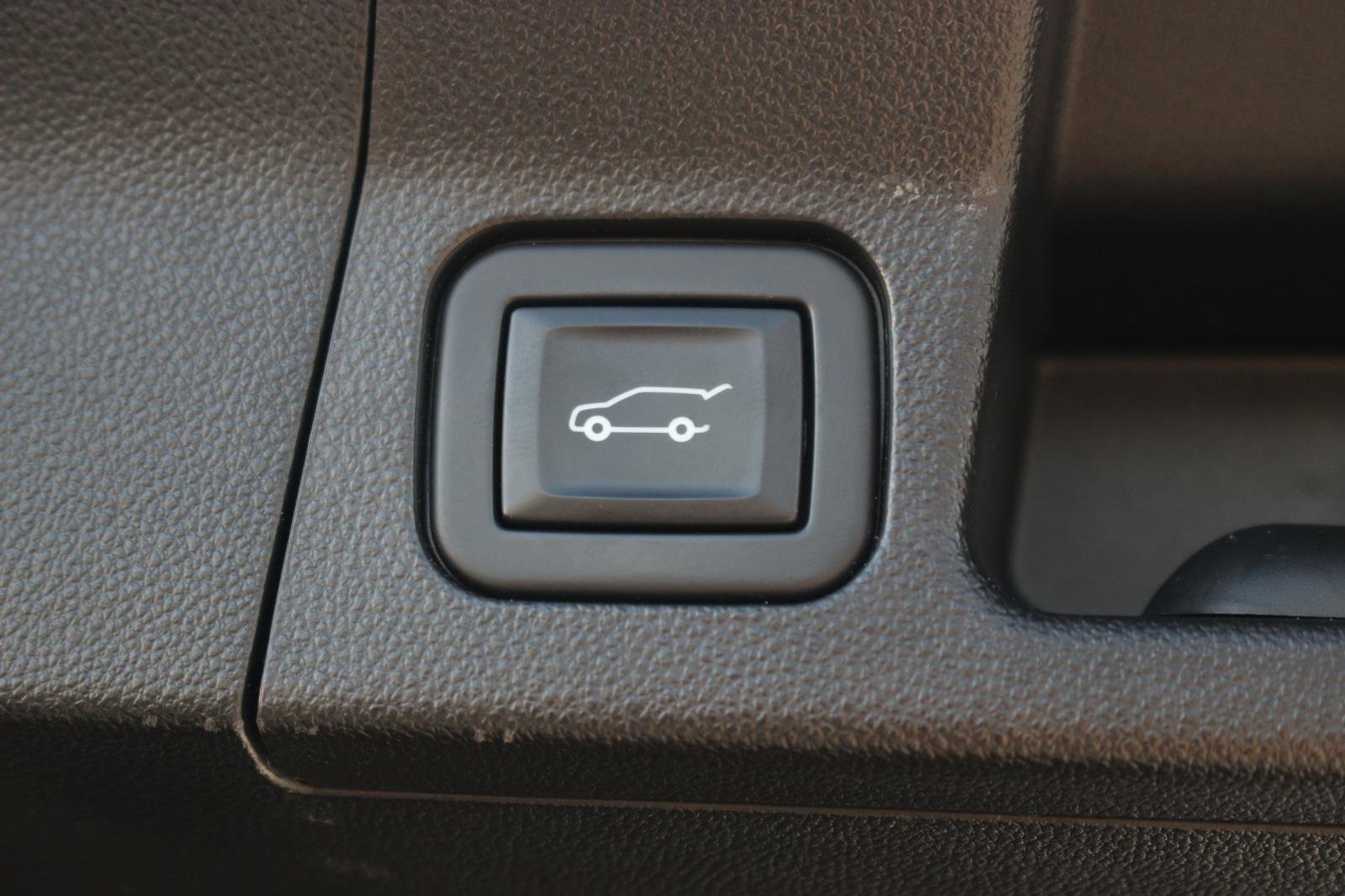 Used 2021 Summit White GMC SLE image 11