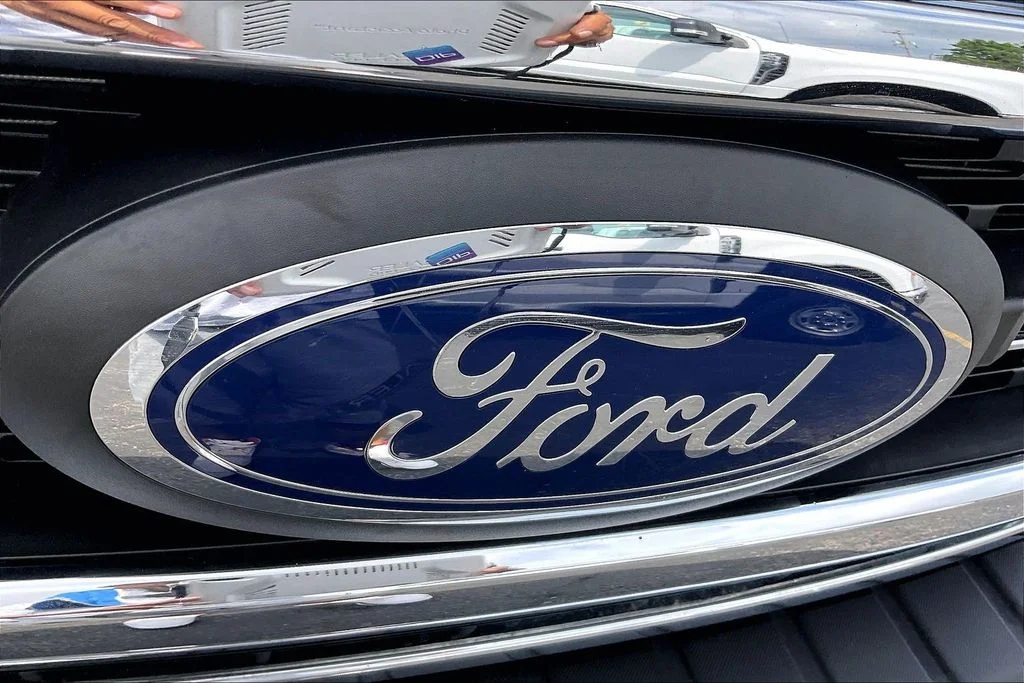 Used 2021 White Ford Lariat image 32
