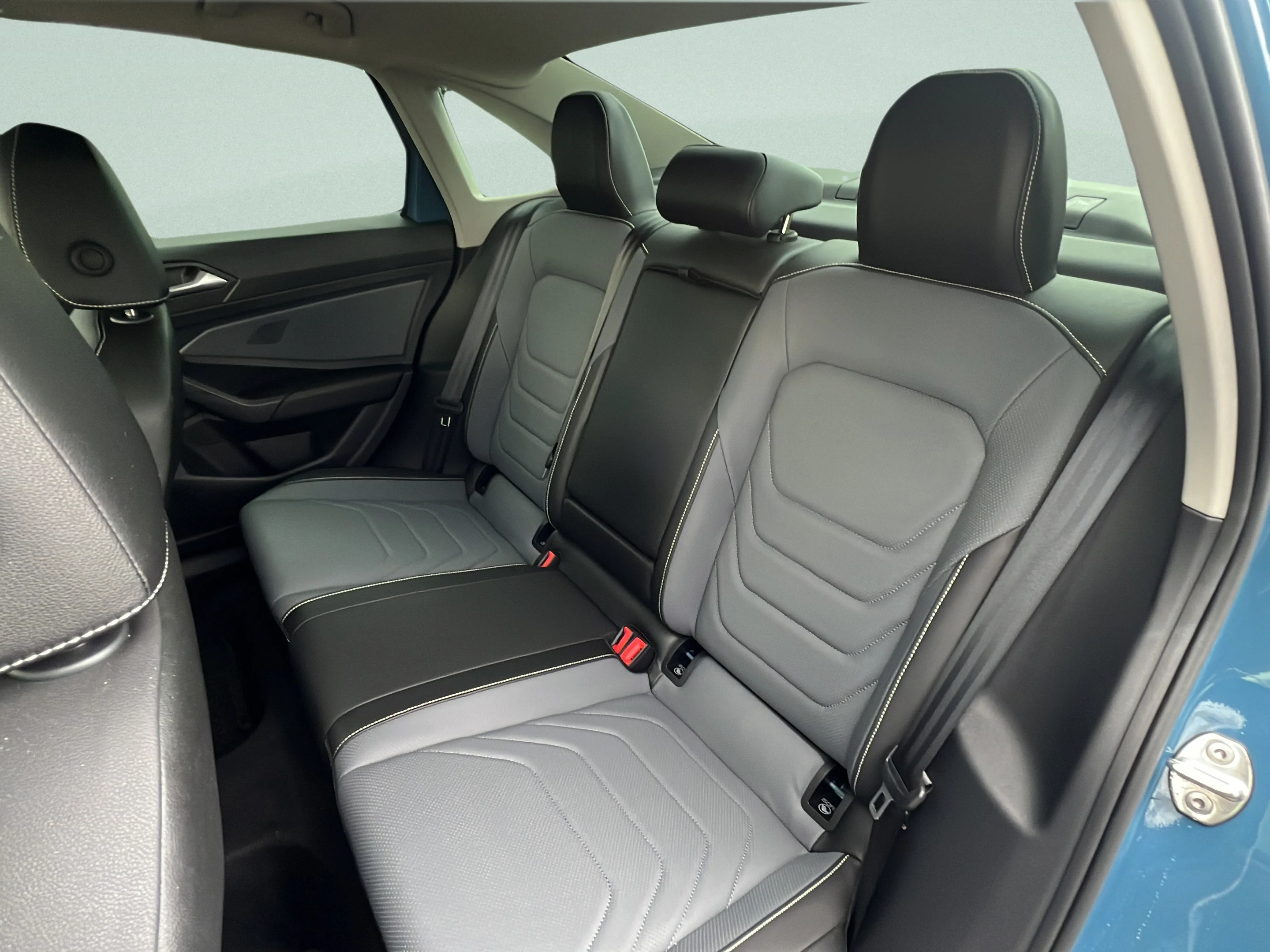 Used 2025 Monterey Blue Volkswagen SEL image 12