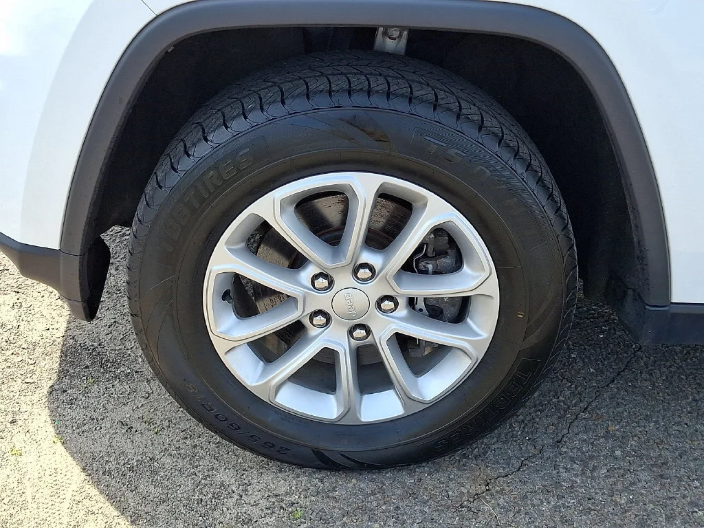Used 2021 Bright White Clearcoat Jeep Laredo E image 29