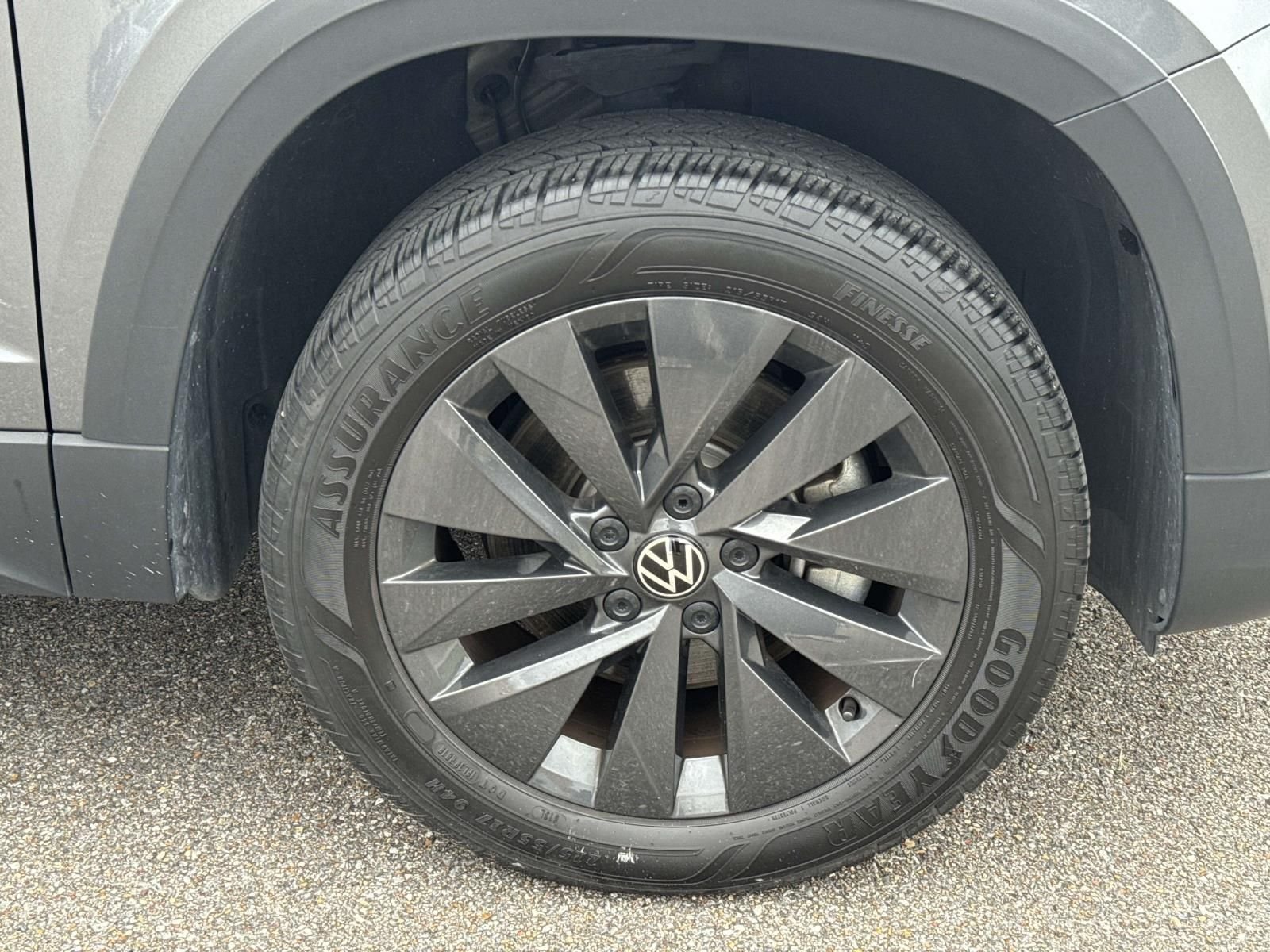 Used 2024 Gray Volkswagen 1.5T SE image 4