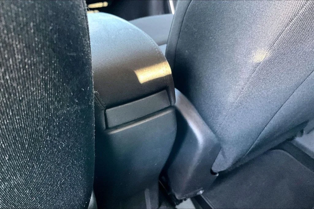 Used 2018 Gray Jeep Sport image 25