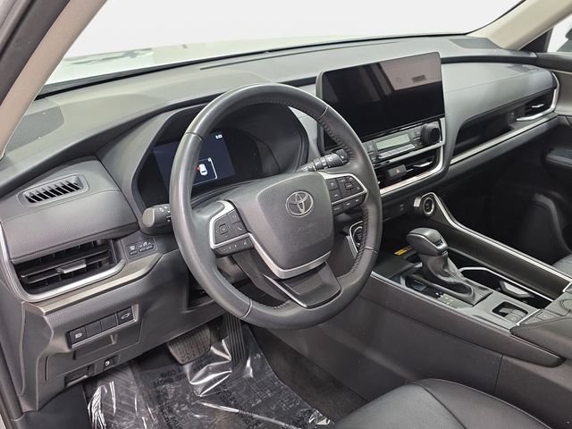 Certified Used 2025 Silver Toyota XLE image 13