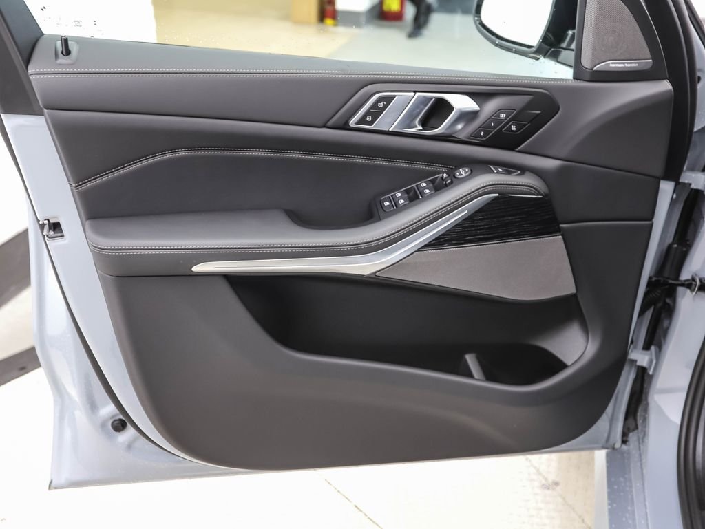 Used 2026 Gray Metallic BMW xDrive40i image 9